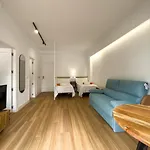 Skol 129 - Bright Renovated Beachfront 마르베야
