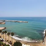 Skol 129 - Bright Renovated Beachfront 아파트