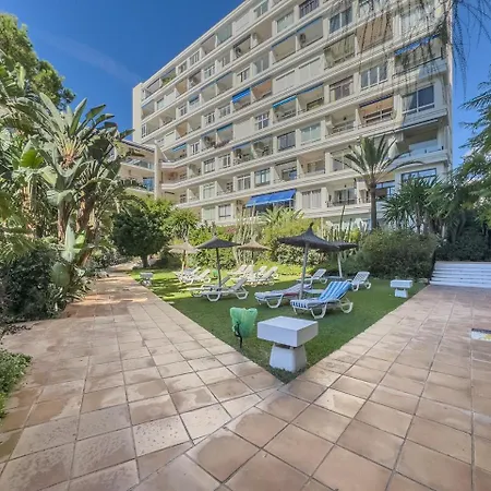 Skol 129 - Bright Renovated Beachfront Lejlighed Marbella
