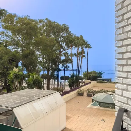 Skol 129 - Bright Renovated Beachfront Lejlighed Marbella