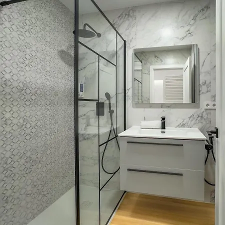 Skol 129 - Bright Renovated Beachfront